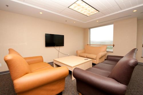 a waiting room with chairs and a flat screen tv at Residence & Conference Centre - Kamloops in Kamloops