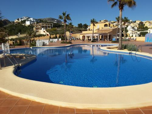 Modern apartment in Moraira with beautiful views 5 minutes from the beachの敷地内または近くにあるプール