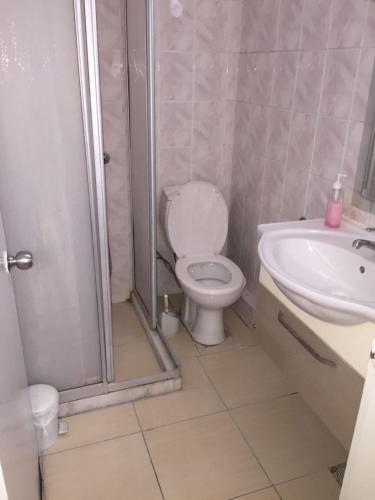 Ett badrum på Sirin Hotel