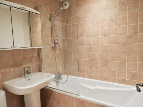 a bathroom with a sink and a tub and a shower at Vergecosse in Vergisson