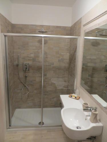a bathroom with a shower and a sink at Agriturismo Le Risaie in Basiglio