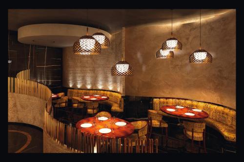 Ruang duduk di Mövenpick Hotel du Lac Tunis