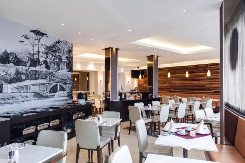 Ruang duduk di Park Grand Heathrow