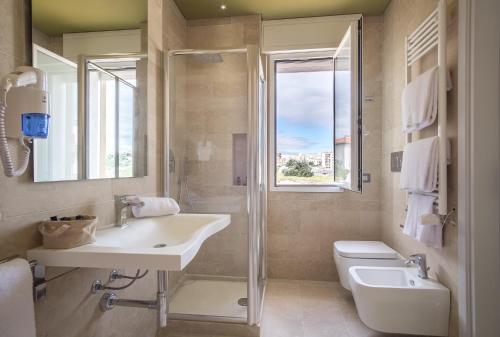 Koupelna v ubytování Netum Hotel