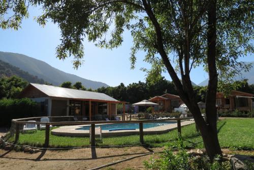 Πισίνα στο ή κοντά στο Cabañas Antilhue