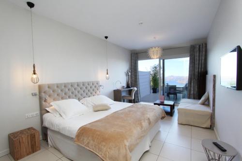 Ένα ή περισσότερα κρεβάτια σε δωμάτιο στο Hotel Scandola