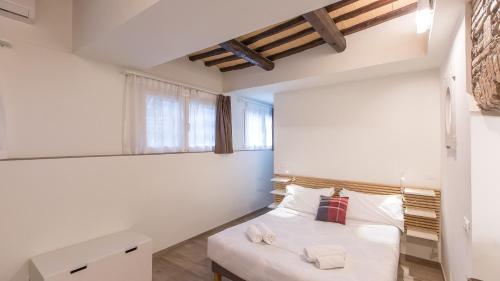 Rental in Rome Trastevere White
