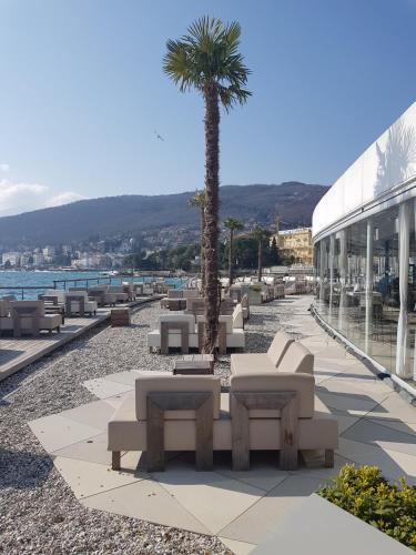 Sunny apartment 150 m from the sea
