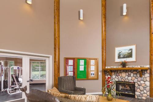 a living room with a couch and a fireplace at WorldMark Depoe Bay in Depoe Bay