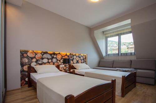 Posteľ alebo postele v izbe v ubytovaní Butorowy Residence