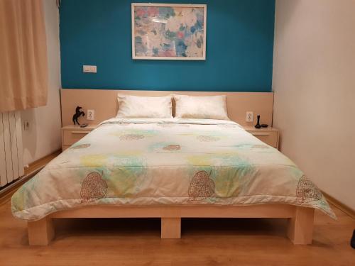 Una cama o camas en una habitación de Libera