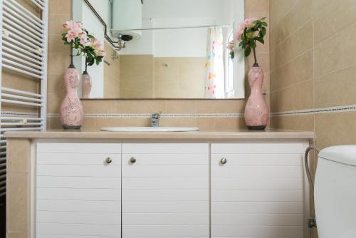 Een badkamer bij Rania Apartments Helmata
