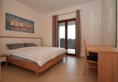Ένα ή περισσότερα κρεβάτια σε δωμάτιο στο Apartments Paklenica