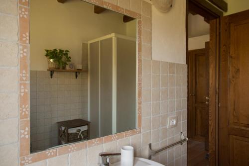 Koupelna v ubytování Agriturismo Angiò nel Cerè