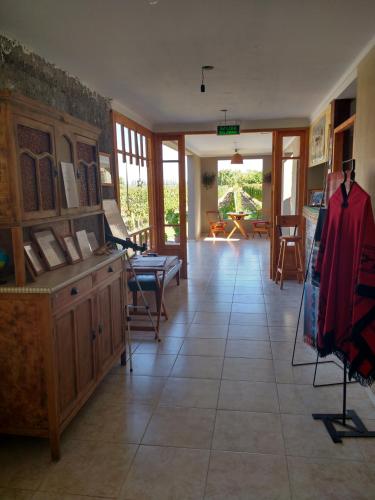 a room with a tiled floor and a room with a room at Posada Cavieres Wine Farm in Maipú