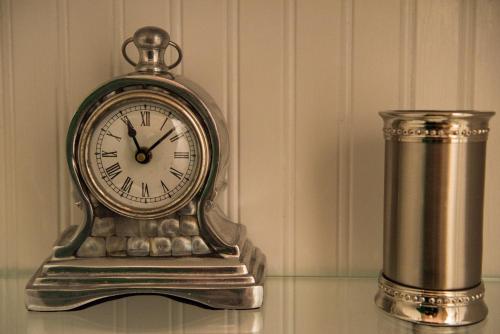 a silver clock sitting on top of a table at Harlem Grand in New York