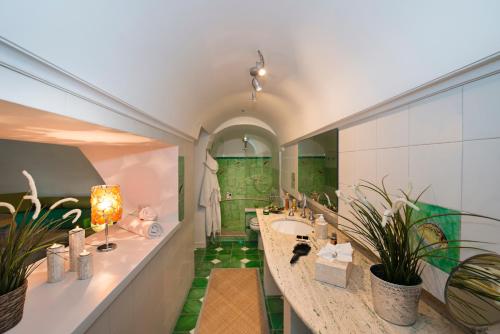 Ett badrum på Casalbivio Positano