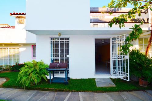 Ein Garten an der Unterkunft HominngBird Acapulco