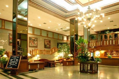 Vstupní hala nebo recepce v ubytování Cholchan Pattaya Beach Resort - SHA Extra Plus