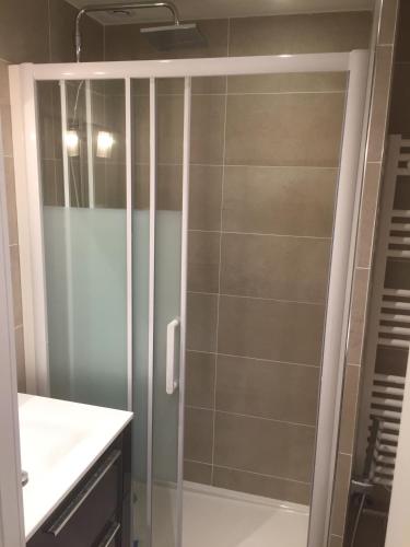 Ένα μπάνιο στο Luxurious sea view apartment