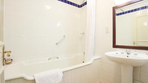 A bathroom at The Lion Hotel Shrewsbury 