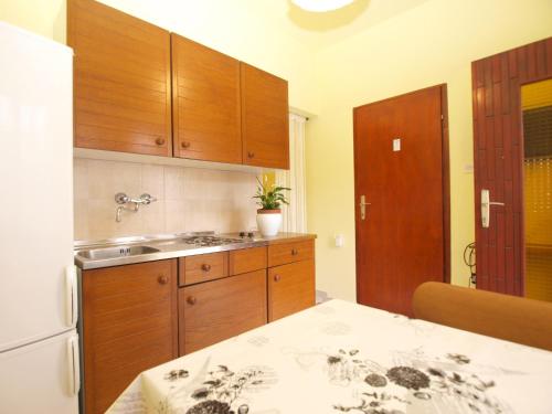 Ένα ή περισσότερα κρεβάτια σε δωμάτιο στο Apartments Luciano 1576
