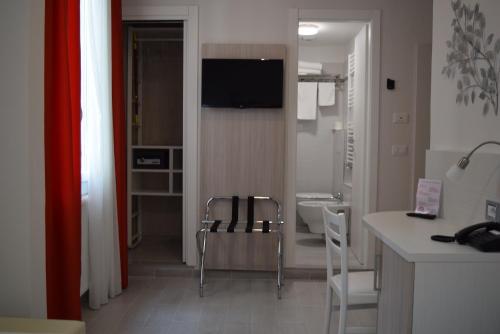a room with a bathroom with a sink and a chair at Hotel Lido in Varazze