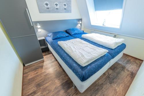 Cama o camas de una habitación en De Pelikaan Texel Appartementen