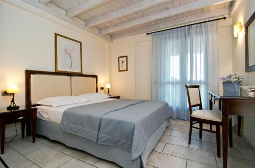 Ένα ή περισσότερα κρεβάτια σε δωμάτιο στο Harmony Hotel Apartments