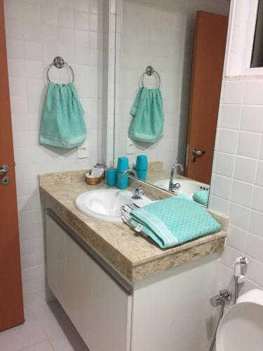 Bilik mandi di Apartamento na Reserva Imbassai