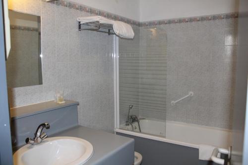 a bathroom with a sink and a toilet and a shower at Les Glycines in Remoulins