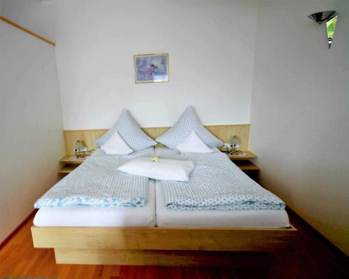 Postel nebo postele na pokoji v ubytování Ferienwohnung Sabrina