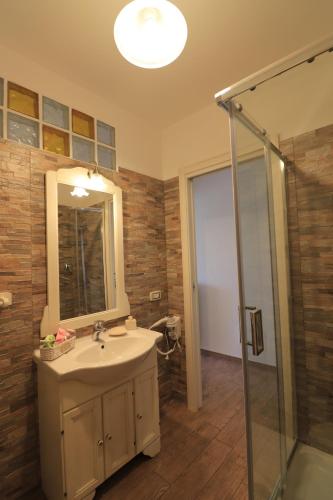 a bathroom with a sink and a mirror and a shower at Platea Oche in Sutri