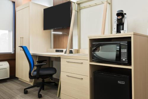 Holiday Inn Express & Suites - Nearest Universal Orlando, an IHG Hotel Image