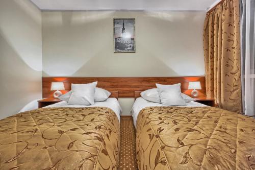 Łóżko lub łóżka w pokoju w obiekcie Hotel Renesans