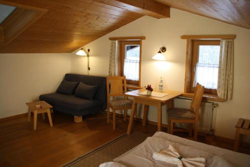 a living room with a couch and a table at Pension Schusterpeter in Bad Tölz