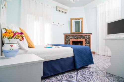 Ένα ή περισσότερα κρεβάτια σε δωμάτιο στο Hotel Villa Nefele