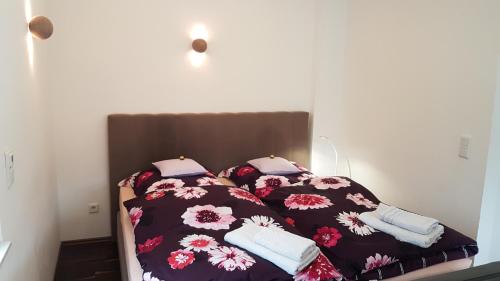 Кровать или кровати в номере tolles komfortables Appartement Zaubersee