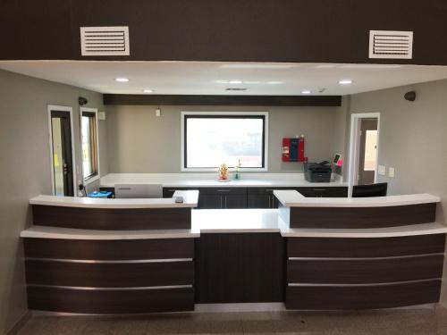 an office with a reception desk with a window at Americas Best Value Inn & Suites Mont Belvieu Houston in Eldon