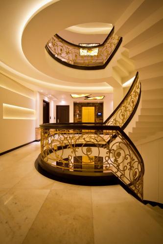 a spiral staircase in a building with a mirror at Hotel Grand Godwin - Free Airport Pick-Up in New Delhi