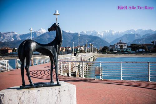 a statue of a horse standing on a pier at B&B Alle Tre Rose in Montignoso