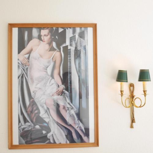 a picture of a woman in a dress on a wall at Hotel Rotdorn in Berlin