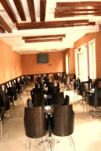 a room with a bunch of chairs in it at Hotel Porte Atlas in Imouzzer Kandar