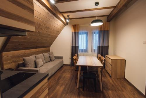 a living room with a couch and a table at Madarasi Gyopár Panzió in Izvoare