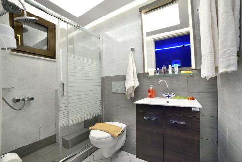 Kylpyhuone majoituspaikassa Mythos- Platanias- Hotel -Apts