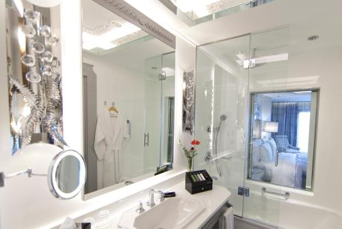 Bagno di Wyndham Grand Istanbul Kalamış Marina Hotel