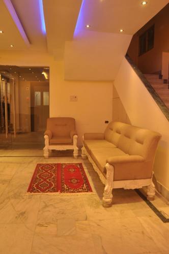 a living room with a couch and a chair at Sher-E-Punjab in Kolkata