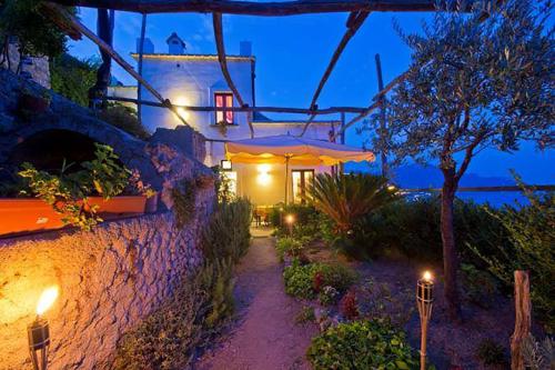 Jardin de l'établissement L'Antico Borgo Dei Limoni
