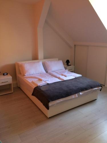Llit o llits en una habitació de Apartment Vatra