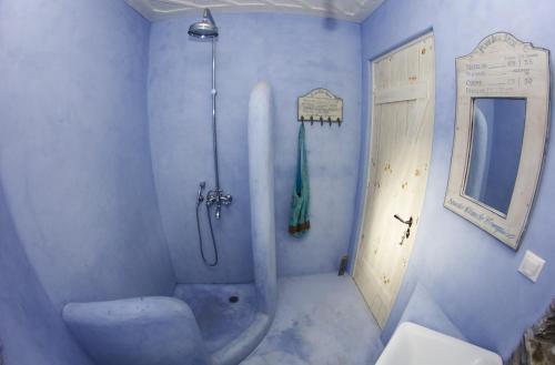 Koupelna v ubytování Bioclimatic stone built villa